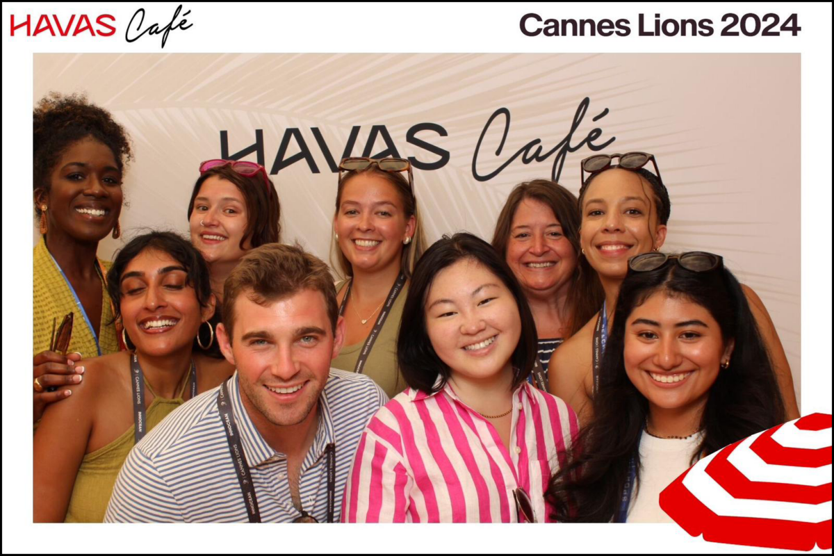 Havas cafe group photo