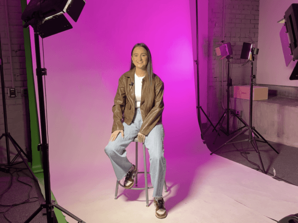 Monse Munoz in film studio